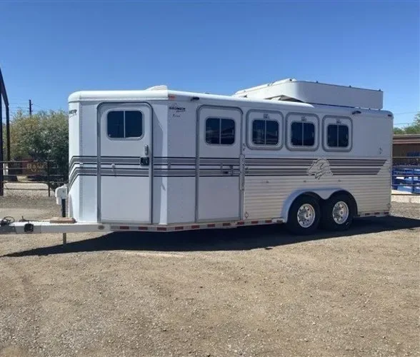 2000 Sooner 4 Horse Bumper Pull SUPER CLEAN for sale at Ironyard