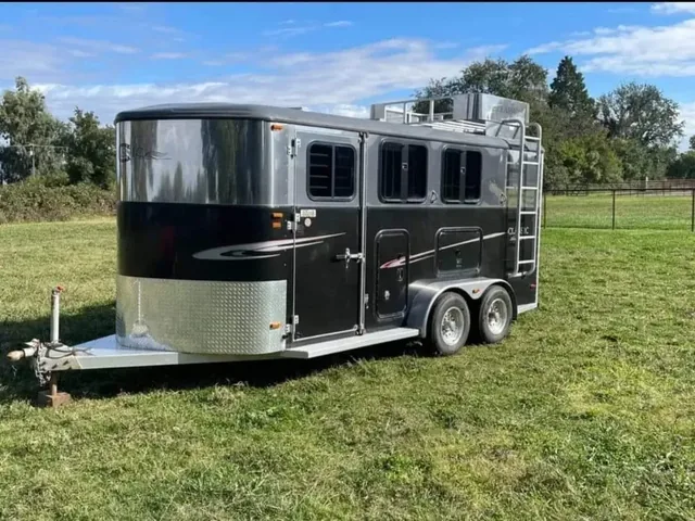 2005 classic aluminum 3 Horse monarch 16 foot for sale at Ironyard
