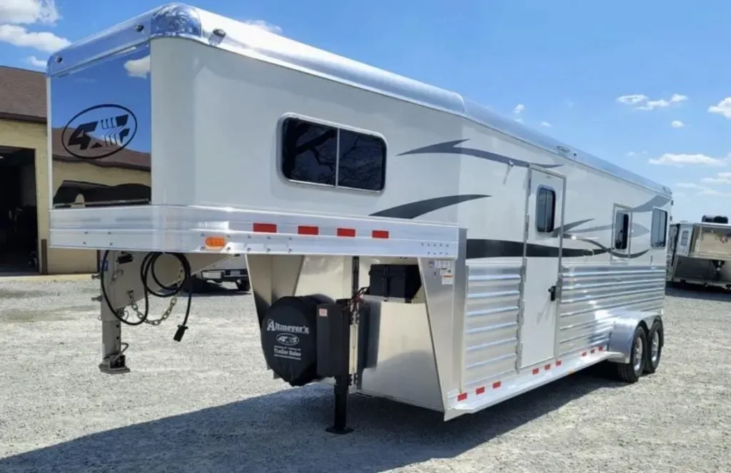 2023 4 Star 2+1 gooseneck for sale at Ironyard
